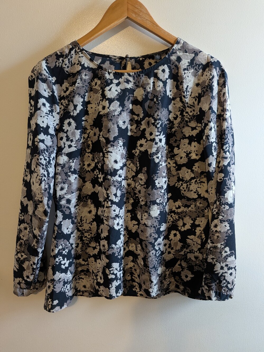 Banana Republic Gray Black Floral Chiffon Blouse S Longsleeve Monochrome Formal
